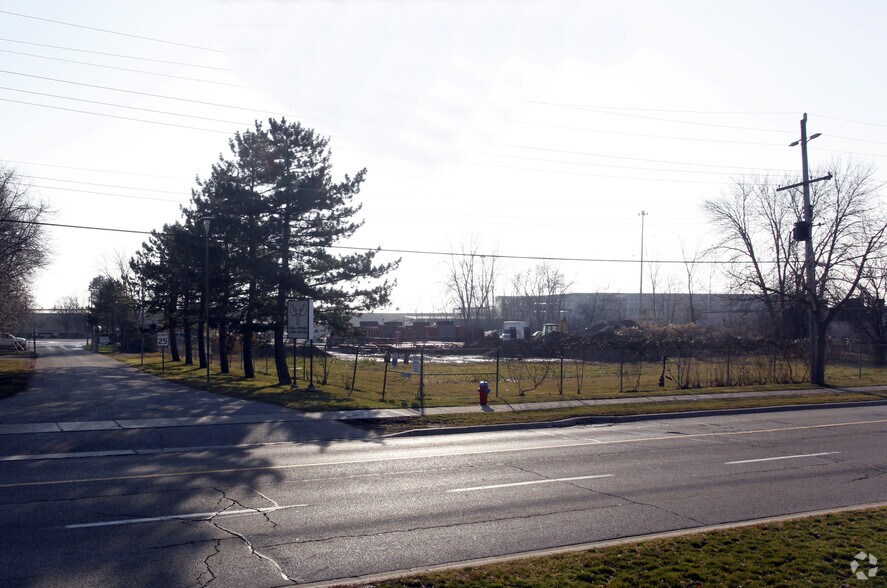 2170 Queensway Dr, Burlington, ON à louer - Photo du bâtiment - Image 2 de 2