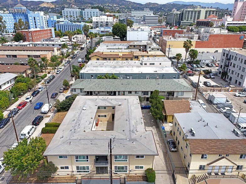 1212 N New Hampshire Ave, Los Angeles, CA à vendre - Photo du bâtiment - Image 3 de 8