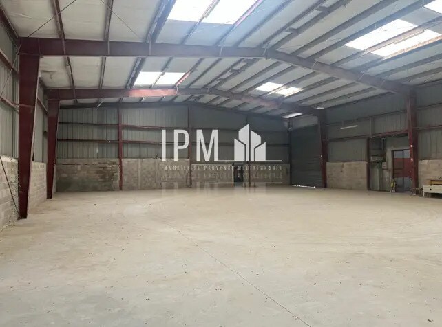 Flex in Aubagne for lease - Interior Photo - Image 2 of 9