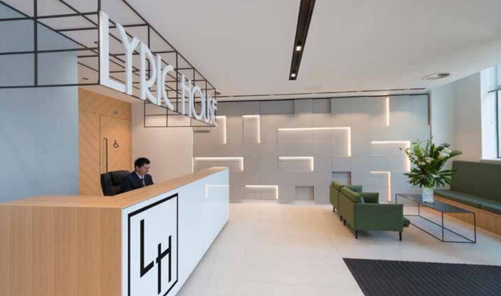 149 Hammersmith Rd, Londres à louer - Photo du bâtiment - Image 2 de 6