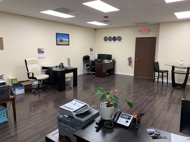 1103 Morse Ave, Schaumburg, IL for lease - Interior Photo - Image 3 of 23