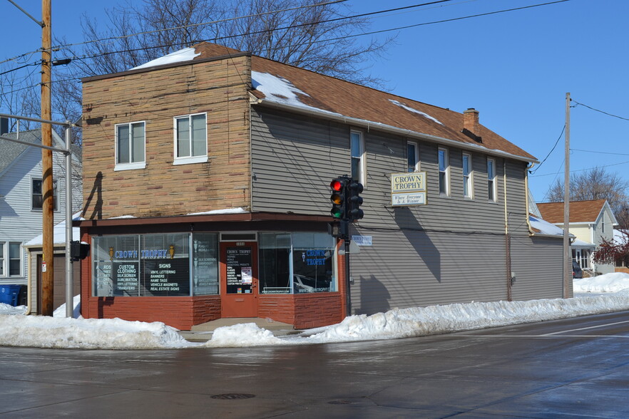 1000 W 9th Ave, Oshkosh, WI à vendre - Photo principale - Image 1 de 1