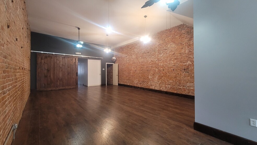 174-178 E Market St, Sandusky, OH for lease - Interior Photo - Image 2 of 9