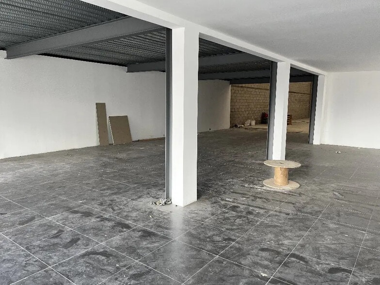 Flex in Amfreville-la-Mi-Voie for lease - Interior Photo - Image 3 of 6