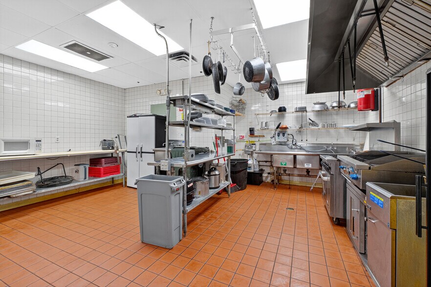 1220 Oregon Rd, Cortlandt Manor, NY for lease - Building Photo - Image 3 of 26