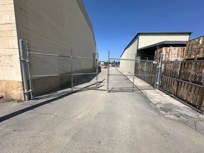 2875 Orange Olive Rd, Orange, CA for lease - Building Photo - Image 2 of 17
