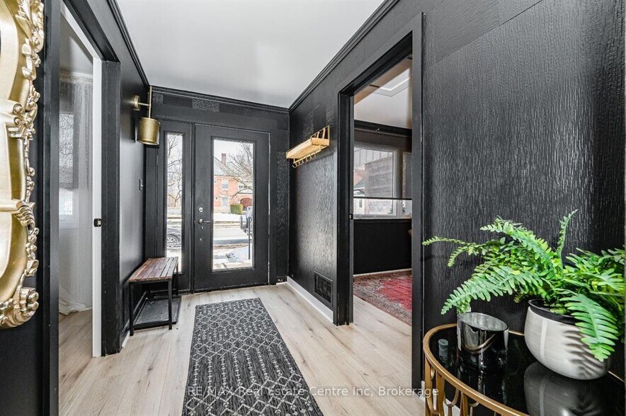 150 Main St, Erin, ON à vendre - Photo du bâtiment - Image 3 de 9