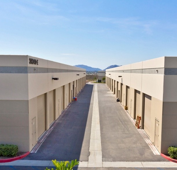 38340 Innovation Ct, Murrieta, CA for lease - Building Photo - Image 3 of 5