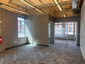 215 E 18TH, Kansas City, MO for lease Interior Photo- Image 2 of 7