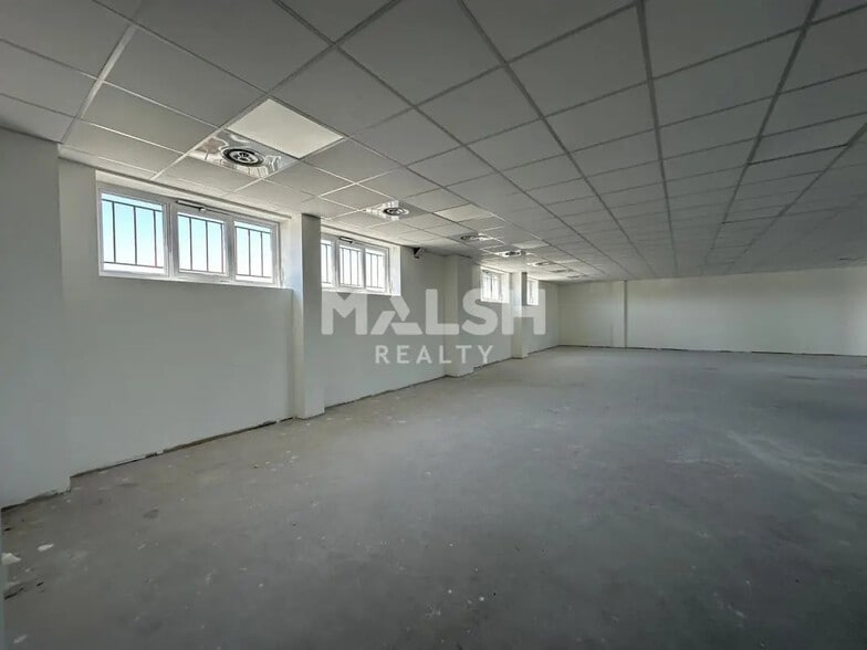 Office in Villefranche-sur-Saône for lease - Interior Photo - Image 3 of 10