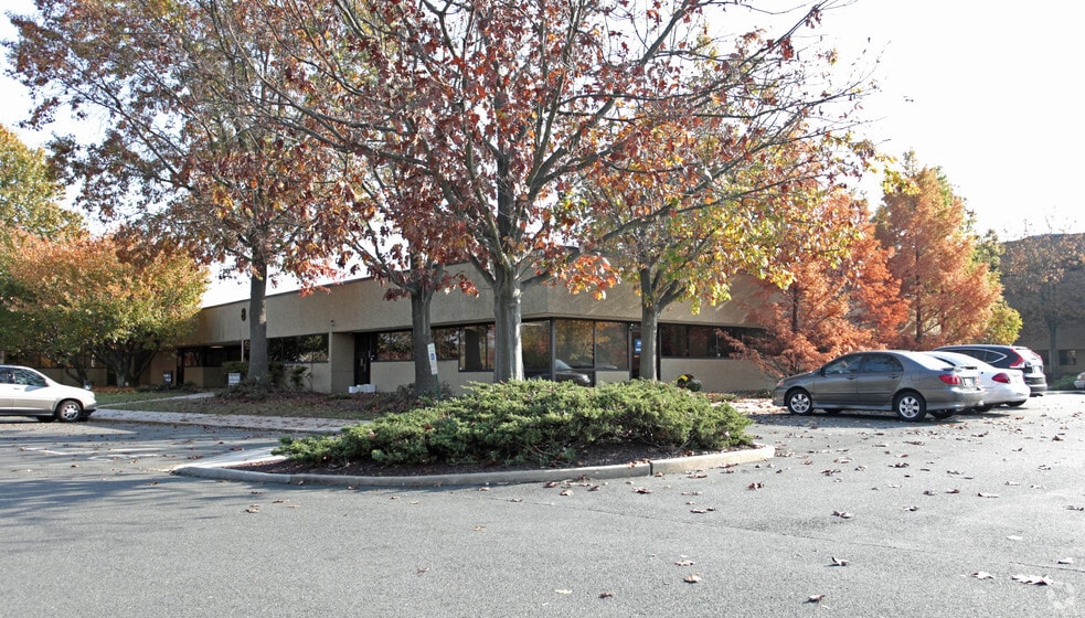 8 Quakerbridge Plz, Hamilton, NJ for sale - Primary Photo - Image 3 of 18