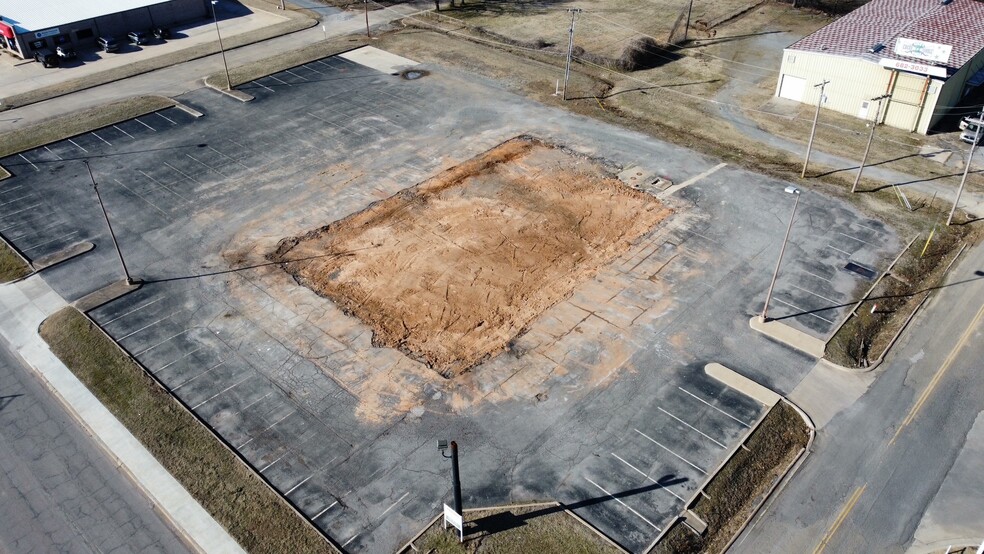 204 W Shawnee St, Muskogee, OK for sale - Building Photo - Image 2 of 3