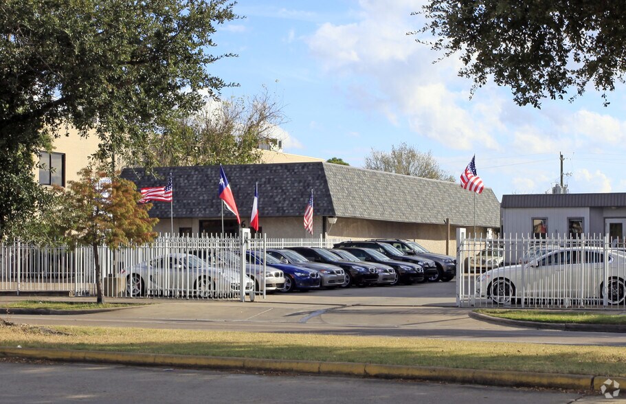 6375 Richmond Ave, Houston, TX à louer - Photo du bâtiment - Image 1 de 12