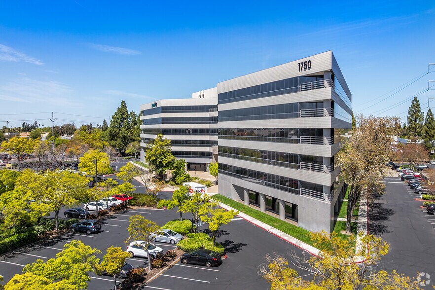 1750 Howe Ave, Sacramento, CA à louer - Photo du bâtiment - Image 2 de 25