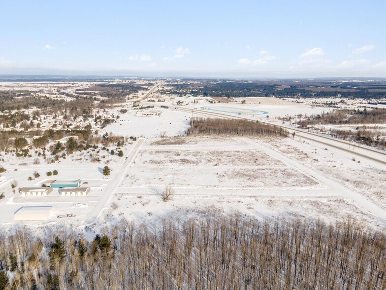 20.47 Acres Eagle Pass North pass, Gaylord, MI à vendre - Aérien - Image 3 de 6