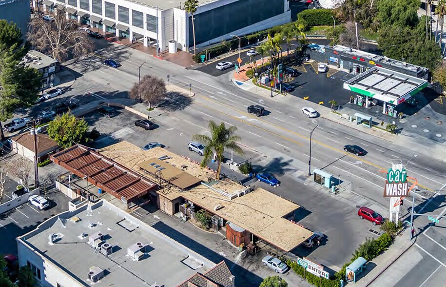 3700 W Riverside Dr, Burbank, CA à vendre - Photo du bâtiment - Image 2 de 12