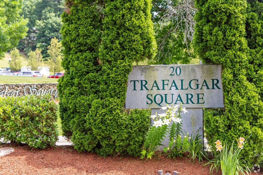 20 Trafalgar Sq, Nashua, NH à louer - Photo du bâtiment - Image 2 de 12