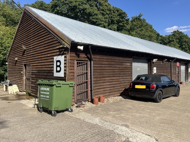 Church Rd, Great Hallingbury à louer - Photo du bâtiment - Image 2 de 3