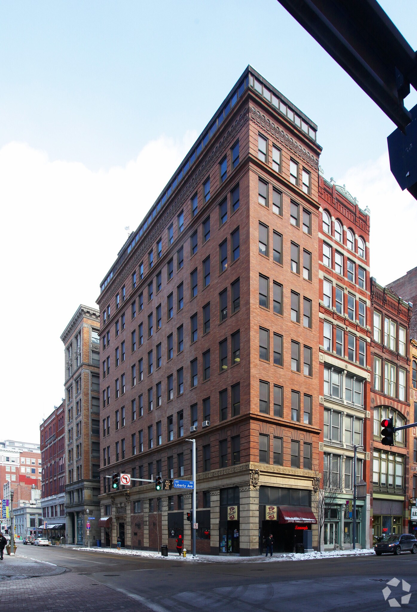 901-903 Liberty Ave portefeuille de 2 propriétés à vendre sur LoopNet.ca Photo principale- Image 1 de 8