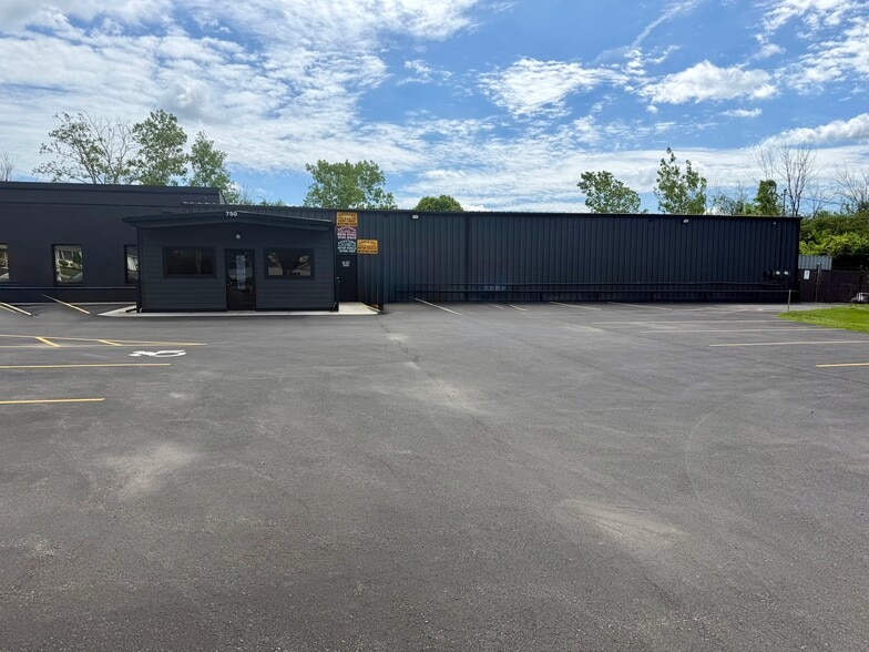 750 Lee Rd, Greece, NY for lease - Building Photo - Image 1 of 8
