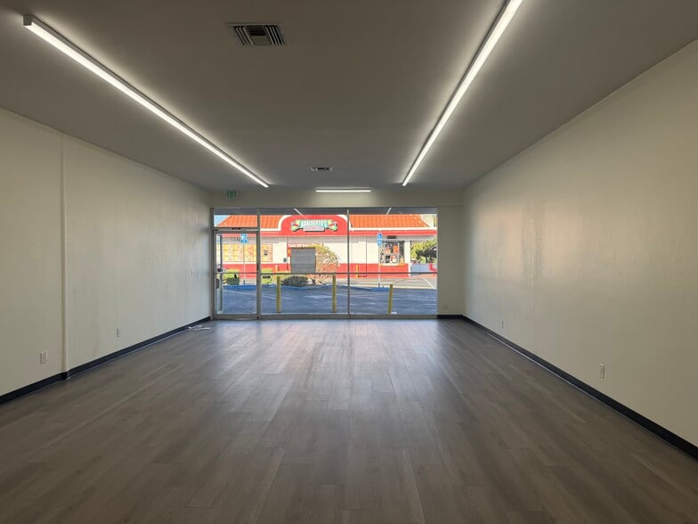 5453-5465 Del Amo Blvd, Lakewood, CA for lease - Building Photo - Image 3 of 11