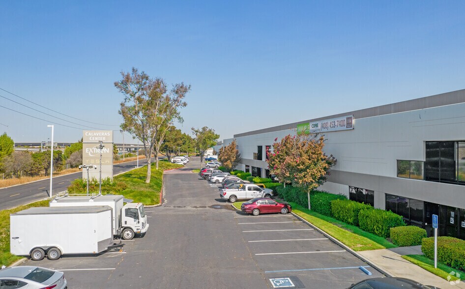 304-344 S Abbott Ave, Milpitas, CA à louer - Photo du bâtiment - Image 2 de 8