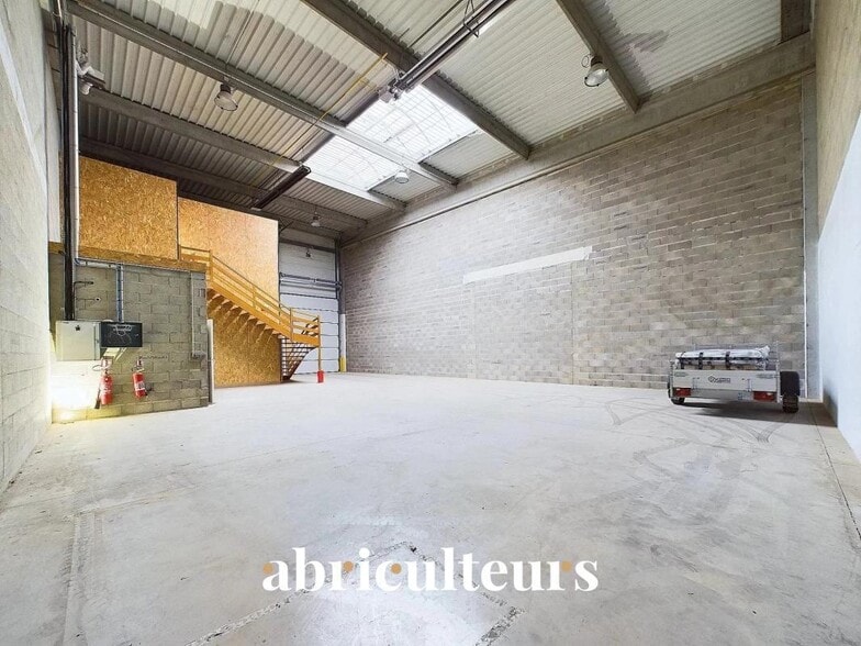 Flex in Gellainville for lease - Building Photo - Image 2 of 6