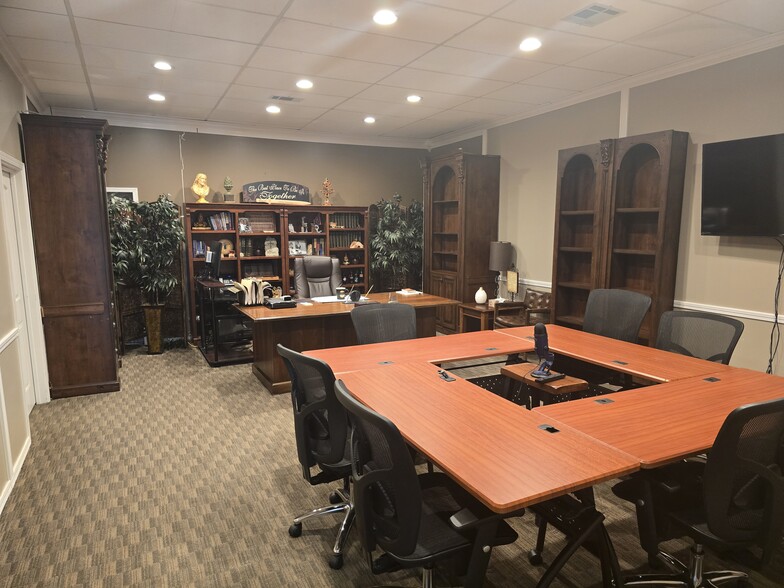 214 Elm Pl, Broken Arrow, OK for sale - Interior Photo - Image 3 of 11