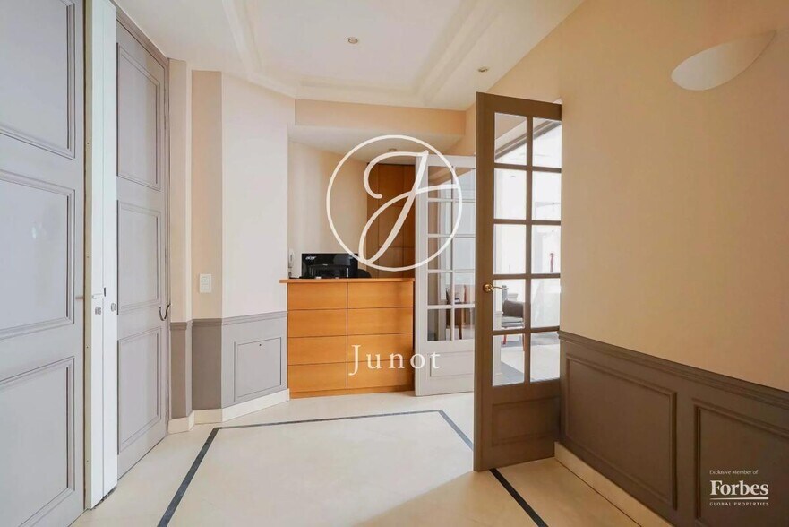 Bureau dans Paris à vendre - Photo du bâtiment - Image 3 de 35