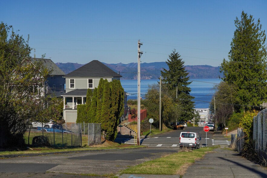 Irving Ave, Astoria, OR à vendre - Photo du bâtiment - Image 3 de 17