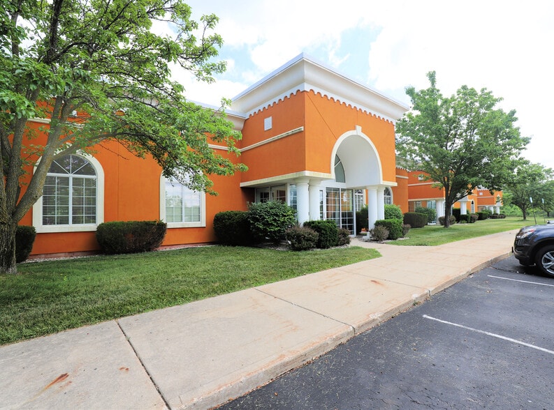 1055 Charter Dr, Flint, MI for sale - Building Photo - Image 2 of 17