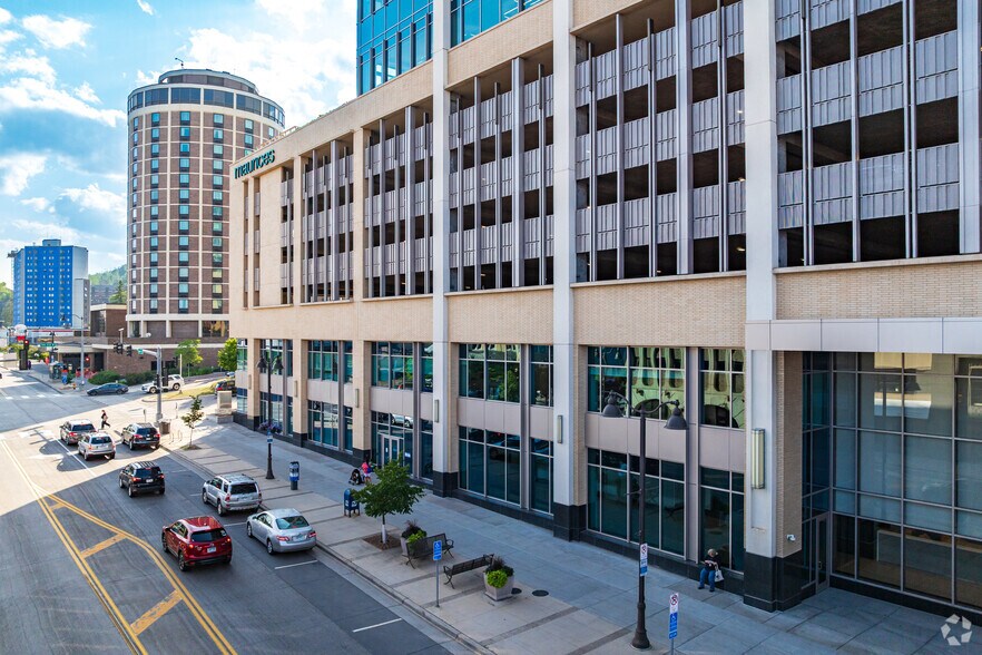 425 W Superior St, Duluth, MN à louer - Photo du bâtiment - Image 2 de 11