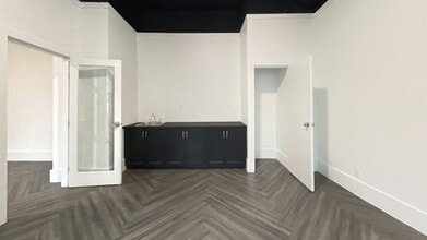 525 Seymour St, Vancouver, BC à louer Photo intérieure- Image 2 de 3