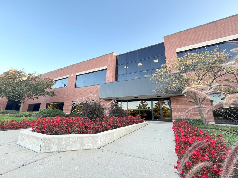 4200 Cantera Dr, Warrenville, IL for sale - Building Photo - Image 2 of 37