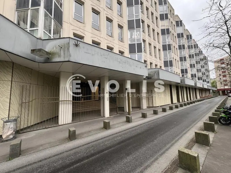 Office in Noisy-le-Grand for sale Building Photo- Image 1 of 9