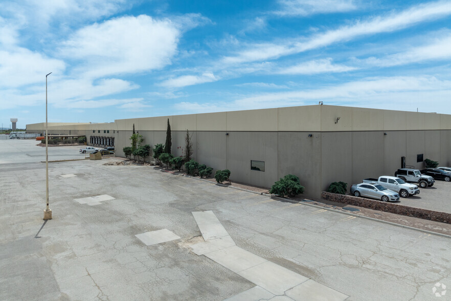 9600 Pan American, El Paso, TX à louer - Photo principale - Image 1 de 9