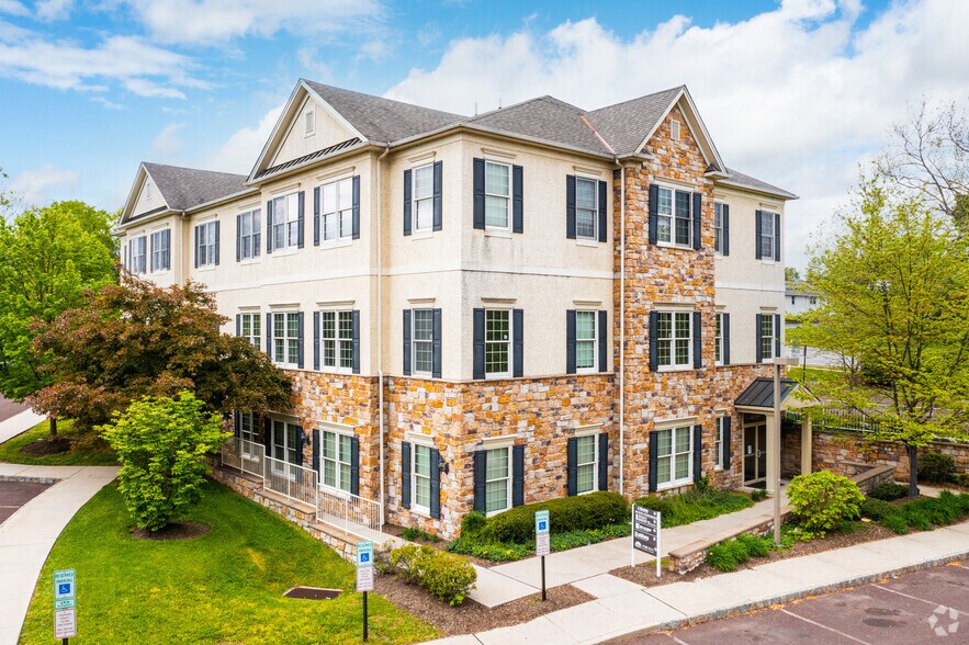 342 W Germantown Pike, Norristown, PA à vendre - Photo principale - Image 1 de 15