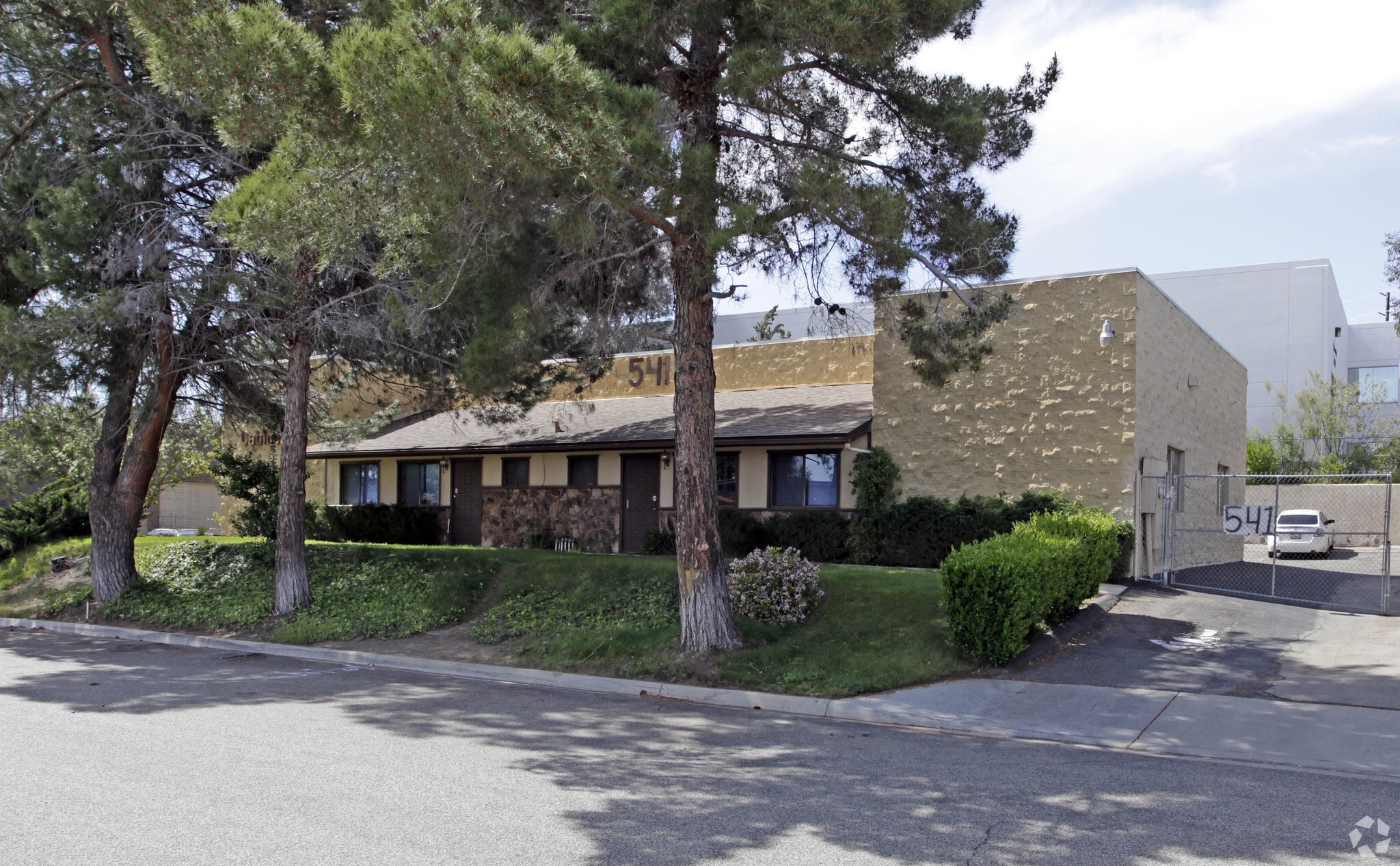 541 S Vinewood St, Escondido, CA for lease Primary Photo- Image 1 of 7