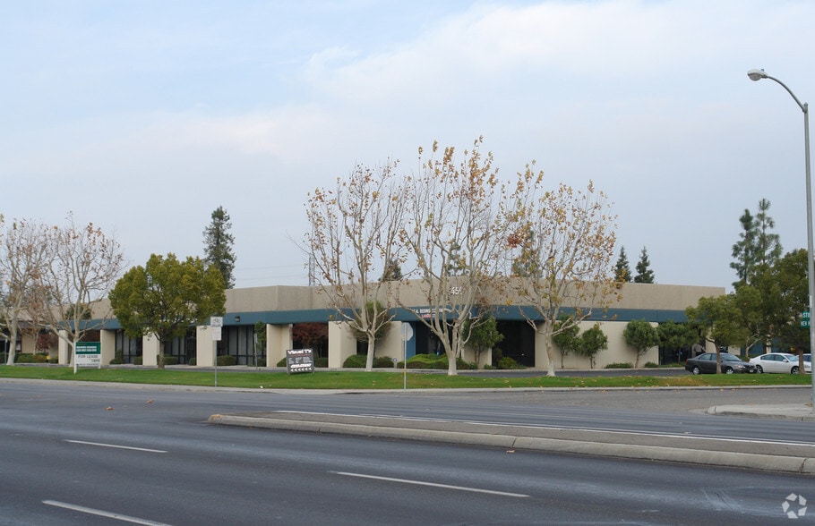 4450 Stine Rd, Bakersfield, CA for lease - Building Photo - Image 2 of 4