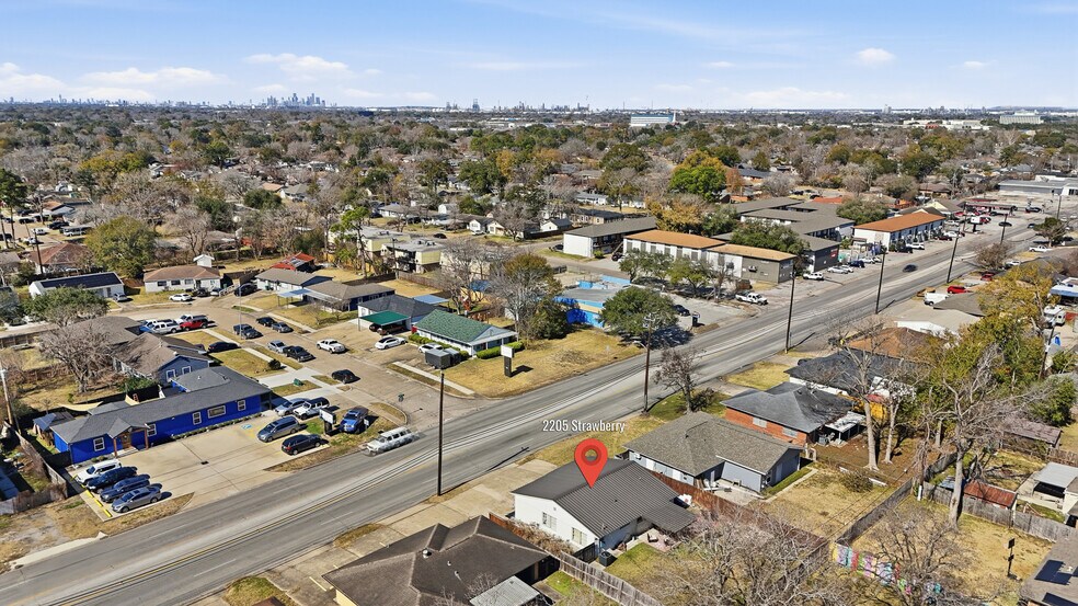 2205 Strawberry Rd, Pasadena, TX à vendre - Photo du bâtiment - Image 2 de 28