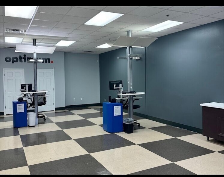 405 George Kostas Dr, Logan, WV à louer - Photo du bâtiment - Image 2 de 4