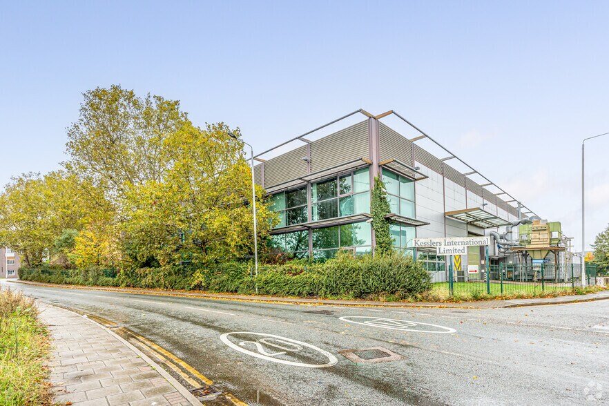 International Business Park Stratford, Londres à louer - Photo du bâtiment - Image 3 de 3
