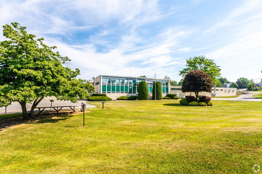 24 Ames Blvd, Hamburg, NJ for sale - Building Photo - Image 2 of 6
