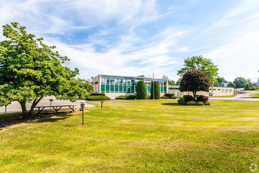 24 Ames Blvd, Hamburg, NJ à vendre - Photo du bâtiment - Image 2 de 6