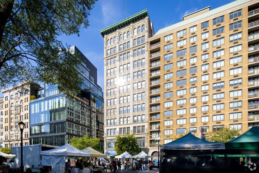 19 Union Sq W, New York, NY à louer - Photo du bâtiment - Image 2 de 4
