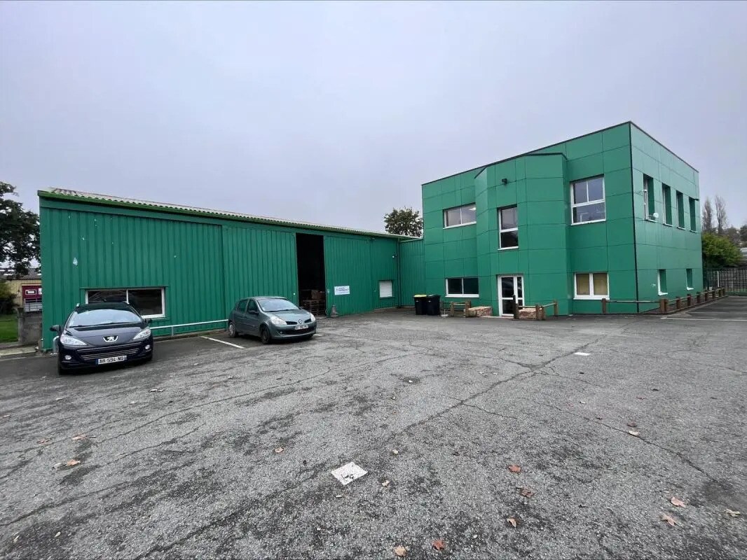 Flex in Betton for lease Building Photo- Image 1 of 5