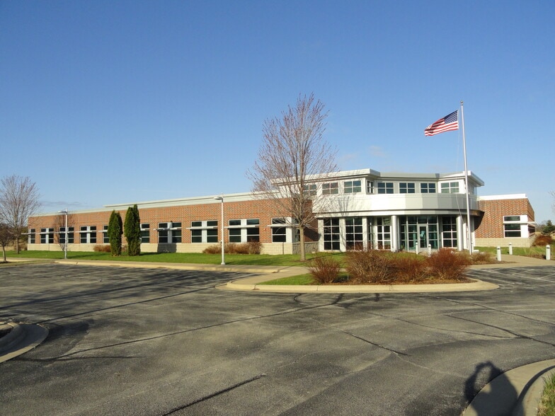 2571 S Hemlock Rd, Green Bay, WI for sale - Building Photo - Image 3 of 11