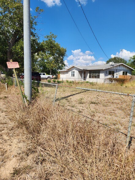 3 Commercial Assets portefeuille de 3 propriétés à vendre sur LoopNet.ca - Photo du bâtiment - Image 3 de 6