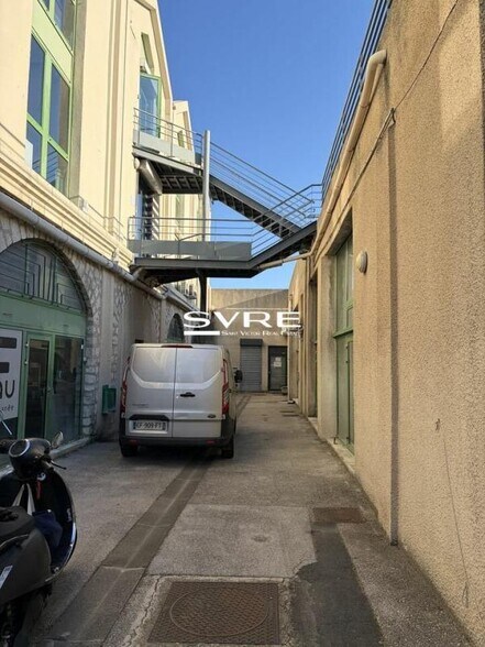 Flex in Marseille for lease - Building Photo - Image 2 of 5