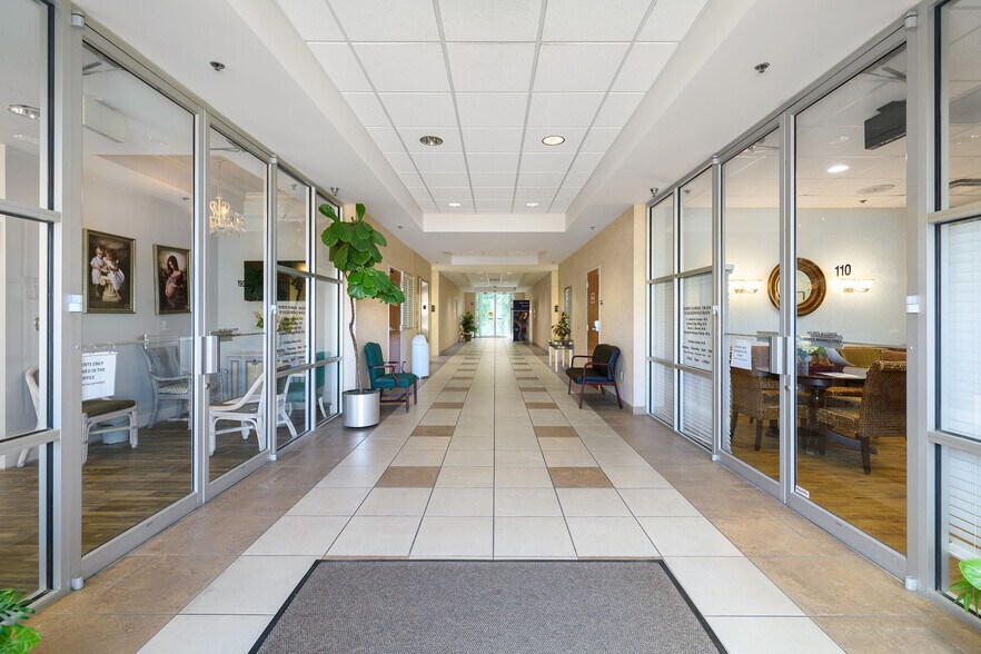 1361 13th Ave S, Jacksonville Beach, FL à louer - Photo intérieure - Image 3 de 17